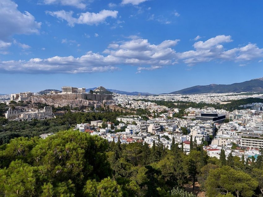 Bie numri i vizitorëve në Greqi, pasi vendosi masa të reja