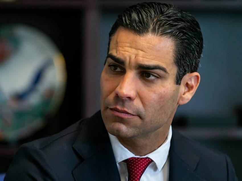 Kryebashkiaku i Miamit përmend ndërhyrjen e SHBA-së për Kosovën, ja pse