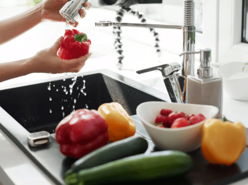 A duhet larë frutat para se t’i vendosni në frigorifer?