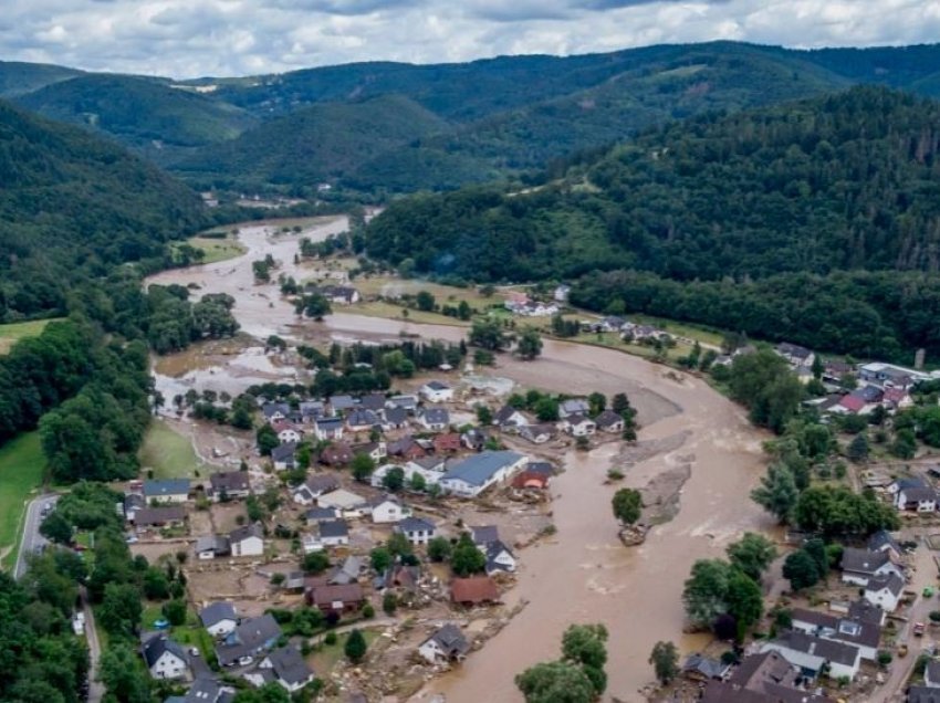 Kaosi nga përmbytjet, rreth 700 persona u evakuuan nga një pjesë e qytetit gjerman 