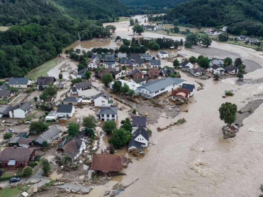 Vërshimet në Gjermani/ Konsullata vë në dizpozicion numrin emergjent për shtetasit e Kosovës