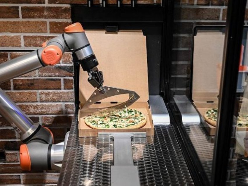 Njihuni me robotët që bëjnë pica nga fillimi deri në fund – në një piceri të automatizuar në Paris