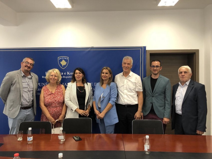 Përfaqësues të LAPSH “Naim Frashëri” në Zvicër u pritën nga përfaqësues të Ministrisë së Punëve të Jashtme dhe të Diasporës në Prishtinë