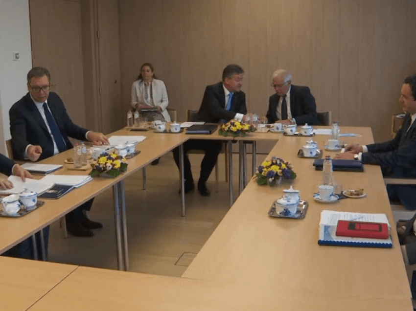 VOA: Bisedimet Kosovë-Serbi përfundojnë pa asnjë pajtim dhe akuza të ndërsjella
