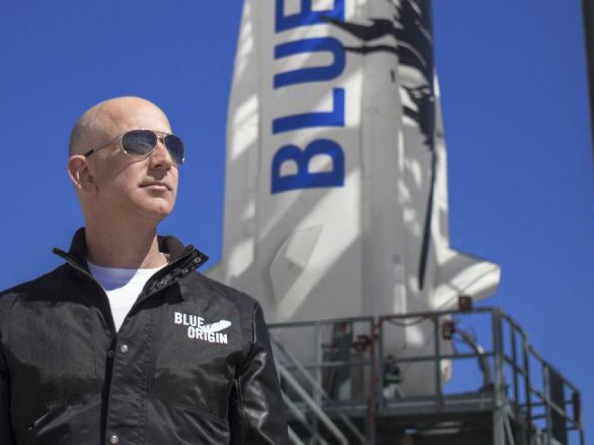 Bezos: Unë mund ta kisha bërë këtë fluturim edhe si CEO i Amazon