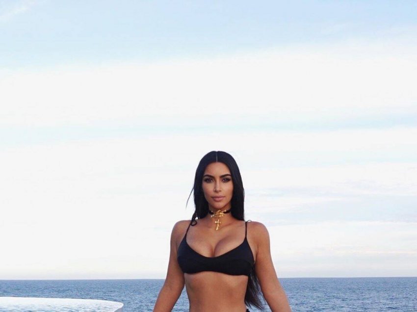 Kim Kardashian rikthen pozat e nxehta të disa viteve më parë 