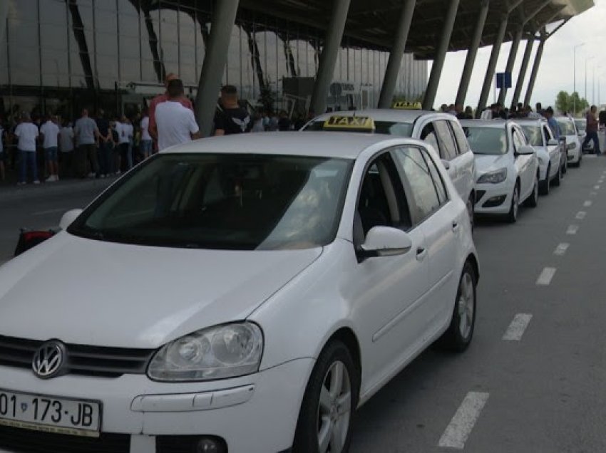 ​Protestë, taksistët në aeroport të rrezikuar me jetë nga ilegalët
