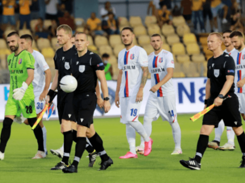 Lojtarët shqiptarë u helmuan nga ushqimi në Qipro