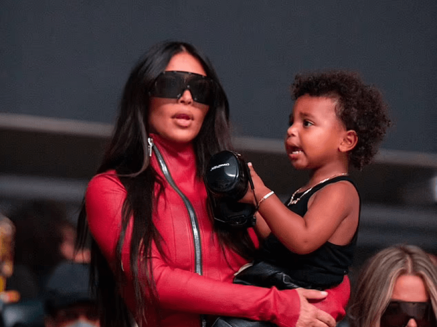 Ҫfarë bëri Kim Kardashian në ndejën e Kanye West?