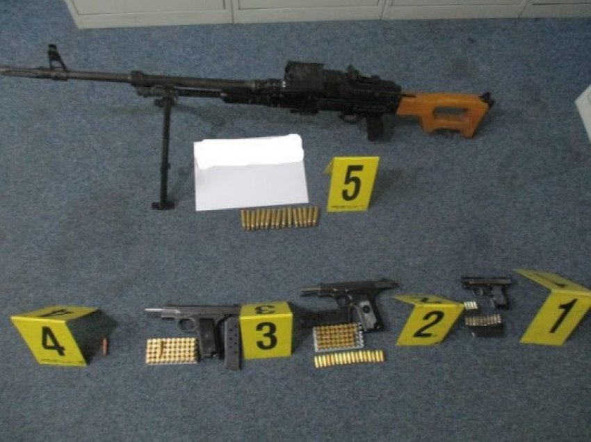 ​Sekuestrohen armë e municione, 5 të arrestuar në Peran të Podujevës