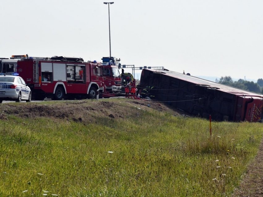 “Autobusi po digjet!”/ Rrëfehen zjarrfikësit kroat: Ja çfarë pamë kur arritëm në vendin e aksidentit