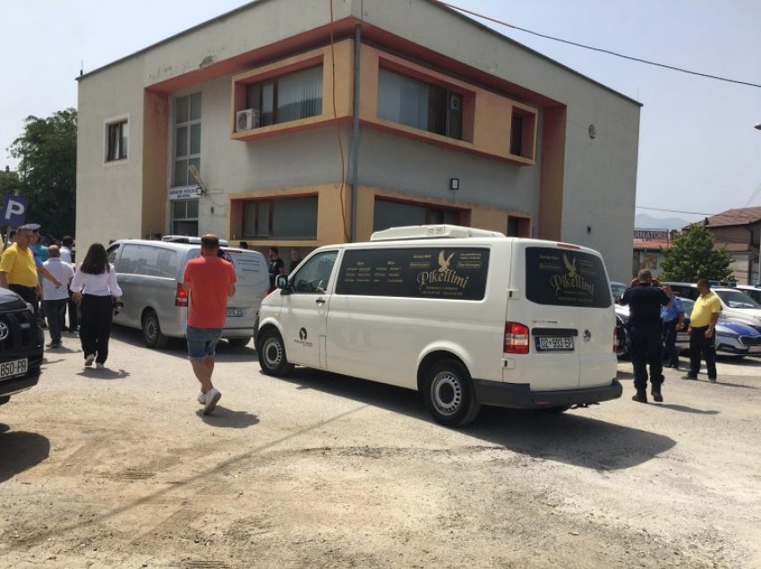 Dërgohen në morgun e Spitalit të Prizrenit trupat e viktimave të aksidentit