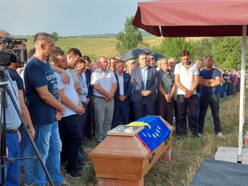 Lamtumira e fundit, mes lotëve e dhimbjes varrosen viktimat e aksidentit tragjik në Kroaci
