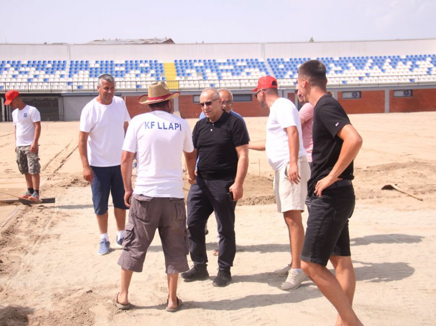 Ademi inspektoi punimet në stadiumin “Zahir Pajaziti” 