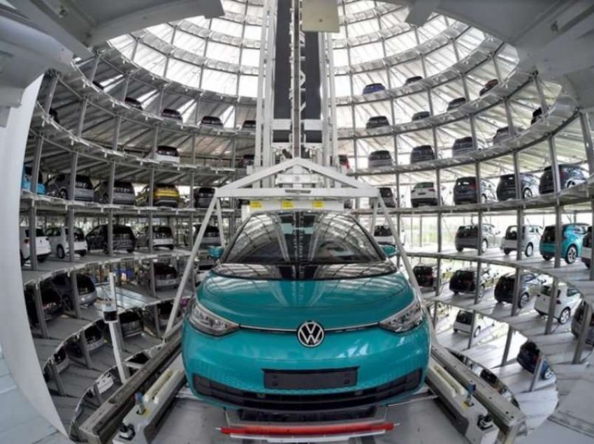 Paralajmërohet krizë në tri modelet kryesore të VW-së