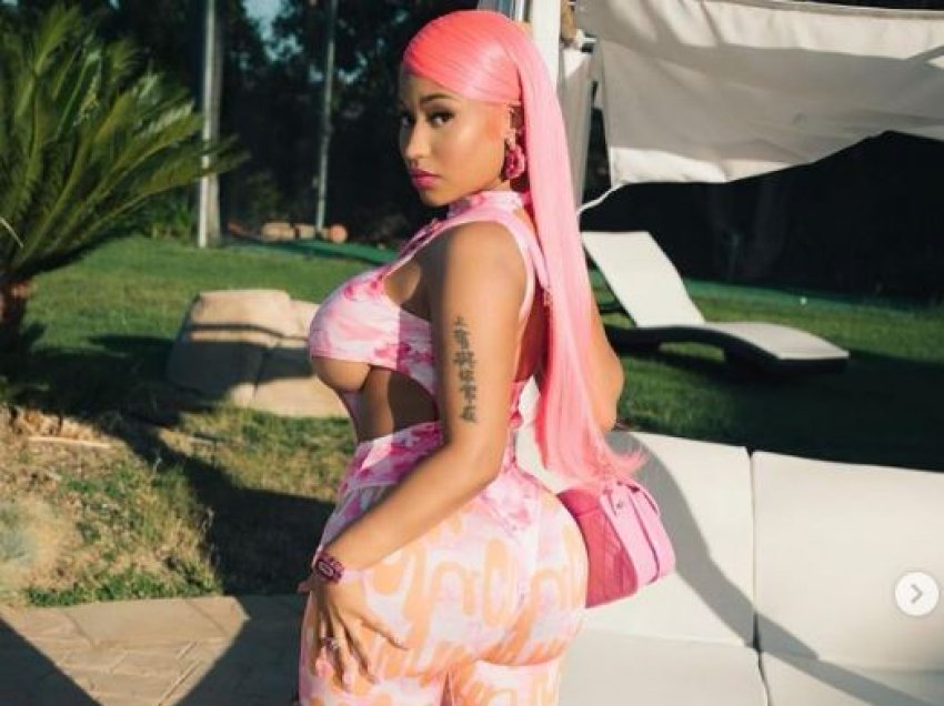 Flokët rozë ikonike të Nicki Minaj janë kthyer dhe janë më të gjata se kurrë