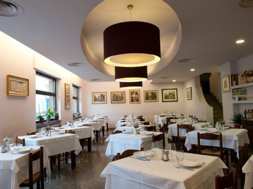 Italia hap plotësisht restorantet