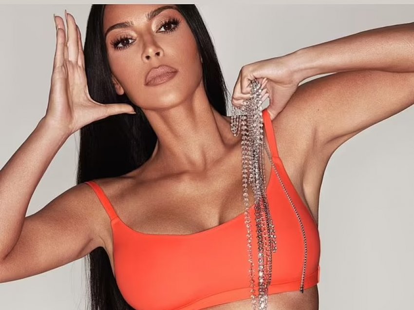 Këngëtarja e njohur merr veshjet e Kim Kardashian në videoklip