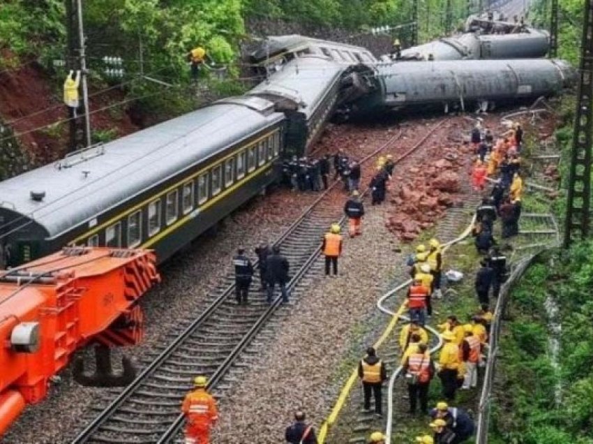 Treni përplas punonjësit e mirëmbajtjes në Kinë, të paktën 9 viktima