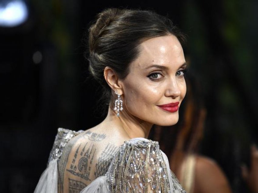 Aktorja Angelina Jolie, sot feston ditëlindjen