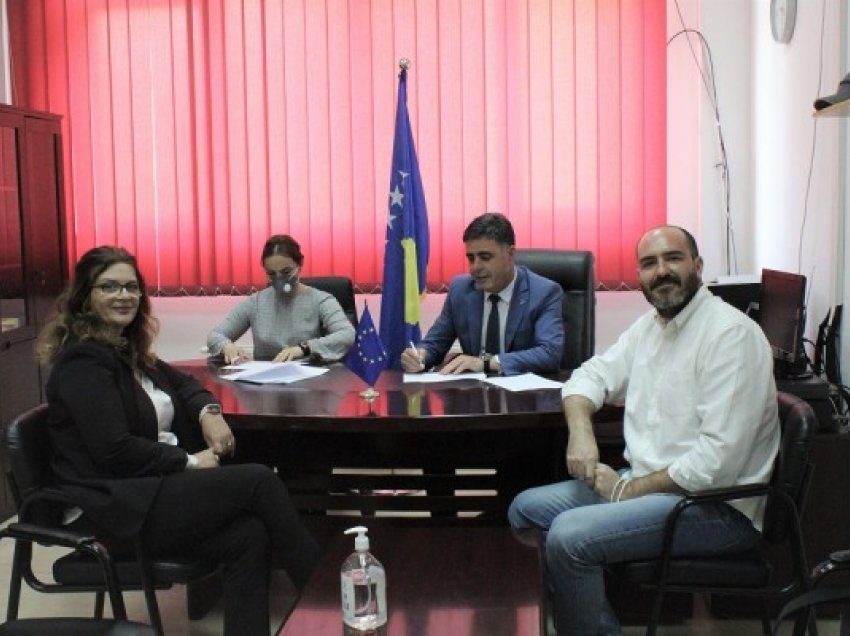 ​Volontari Nel Mondo-RTM arrin marrëveshje bashkëpunimi me Drejtorinë Komunale të Arsimit në Gjilan