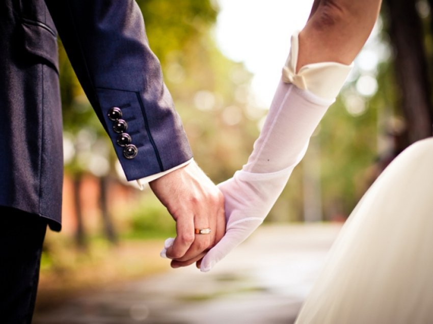 5 arsyet pse njerëzit po martohen gjithmonë e më vonë