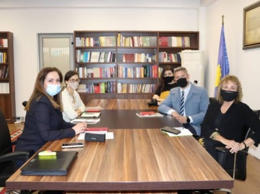 ​Nagavci vlerëson rolin e shoqërisë civile në zhvillimin e arsimit në Kosovë