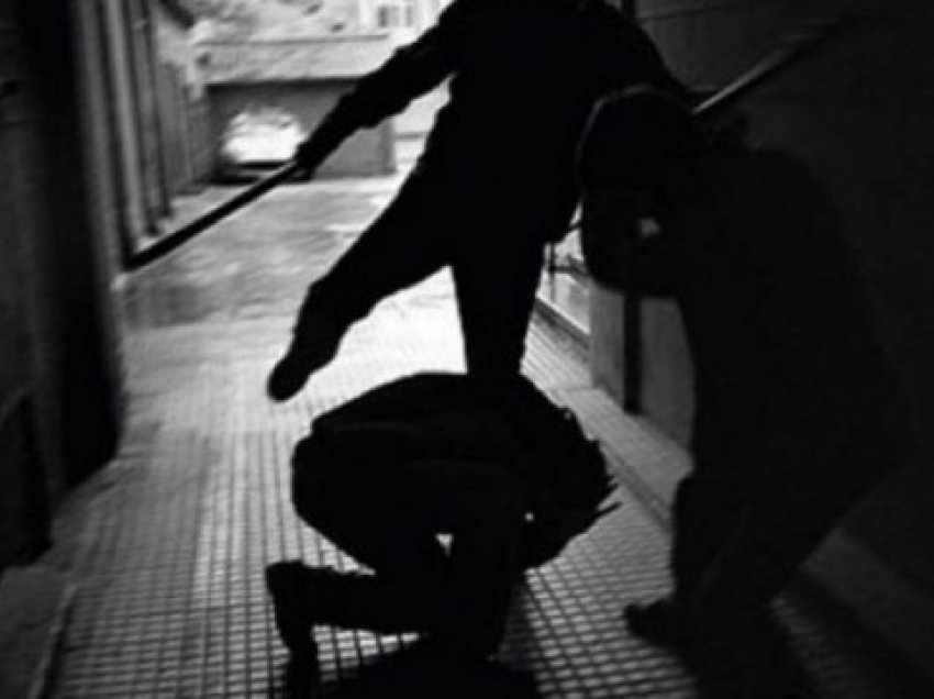 Gjilan: Përleshje fizike mes pronarit dhe plaçkitësve që i hyn në shtëpi