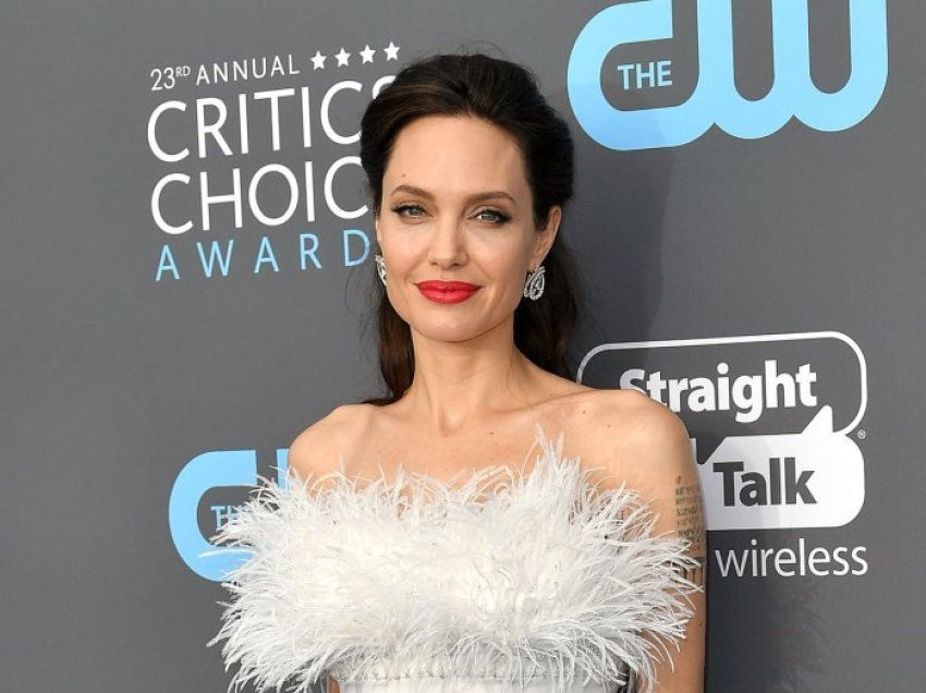 Angelina Jolie nuk iu ndahet fëmijëve pasi Brad Pitt i fitoi kujdestarinë e përbashkët