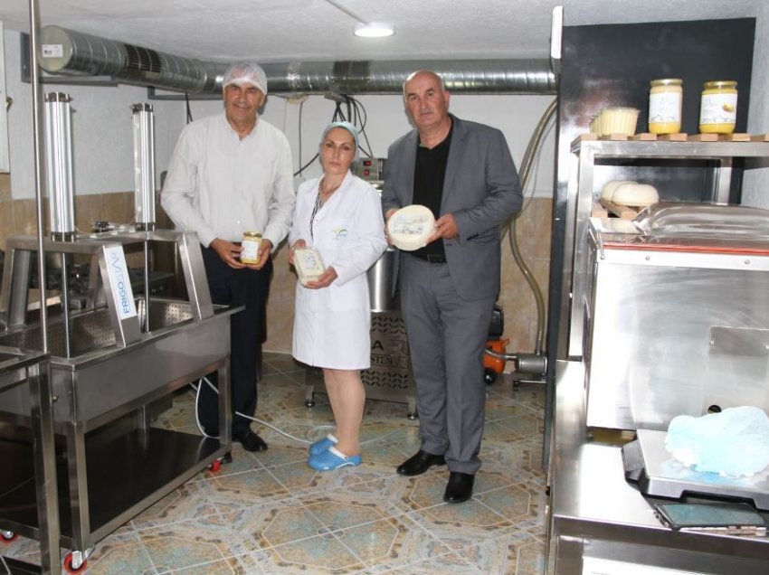 Gruaja nga Lubishta e Vitisë hap njësinë e përpunimit të qumshtit, komuna e donatori përkrahin projektin e saj