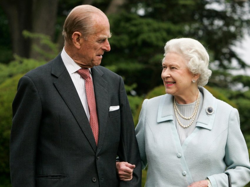 Zbulohen detaje, mbretëresha festoi 100-vjetorin e Princit Philip në privatësi