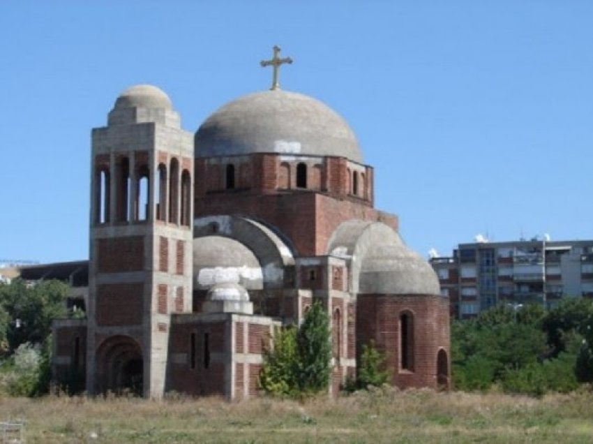 ​Dy aktivitete para kishës në kampusin e UP-së, kundërpërgjigje për liturgjinë serbe