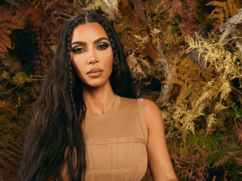 Si personazh i dalë nga përrallat/ Kim Kardashian frymëzohet nga natyra për ‘look-un’ e ri, duke përdorur ngjyrën trend të sezonit