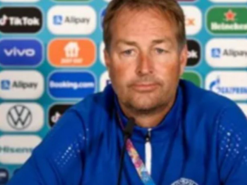 Trajneri i Danimarkës i inatosur: Një rast me Covid-19 shtyn ndeshjen për 48 orë, ndërsa me arrest kardiak jo