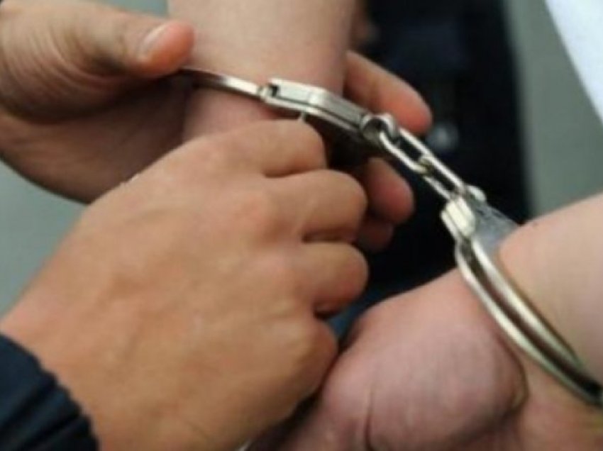 Arrestohen dy të dyshuar për vjedhje në Vushtrri  