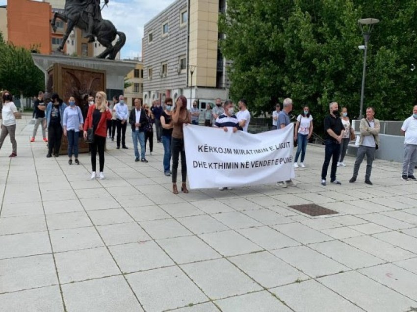 ​Protestojnë punëtorët e Lotarisë së Kosovës, kërkojnë miratimin e ligjit