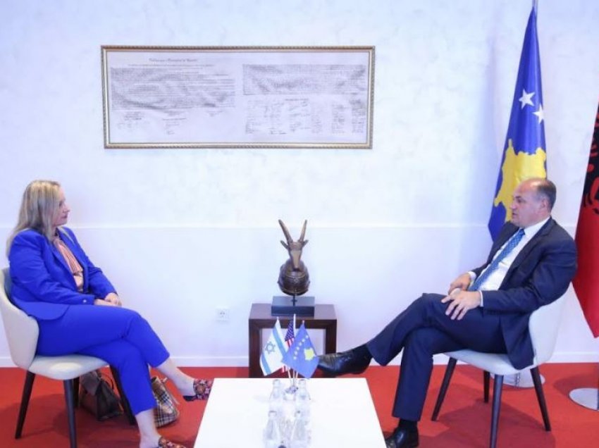 Hoxhaj takon drejtoreshën e AJC në Izrael, vlerësohet e rëndësishme njohja e Kosovës