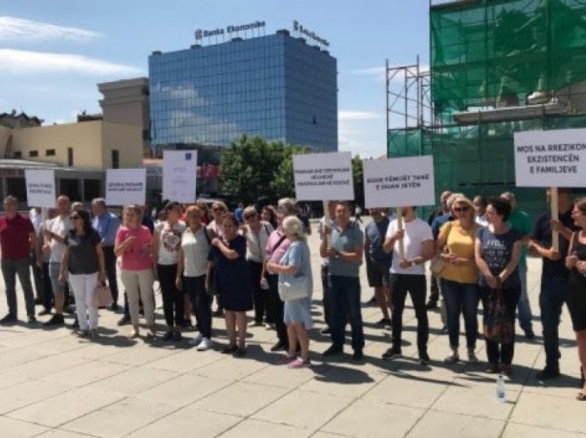 Punëtorët e Lotarisë së Kosovës protestojnë të hënën