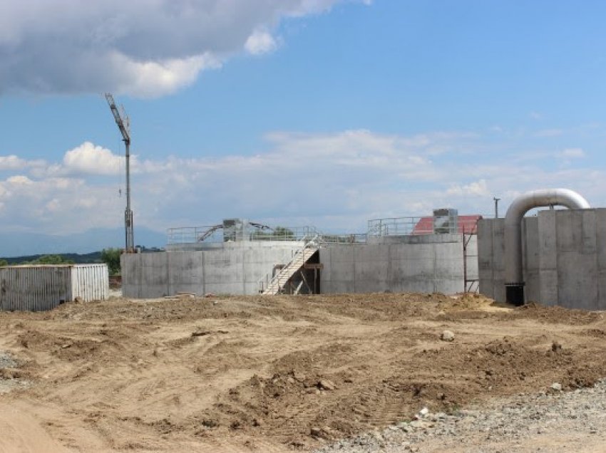 ​Vazhdon ndërtimi i Impiantit për Ujërat e Ndotura në Gjakovë