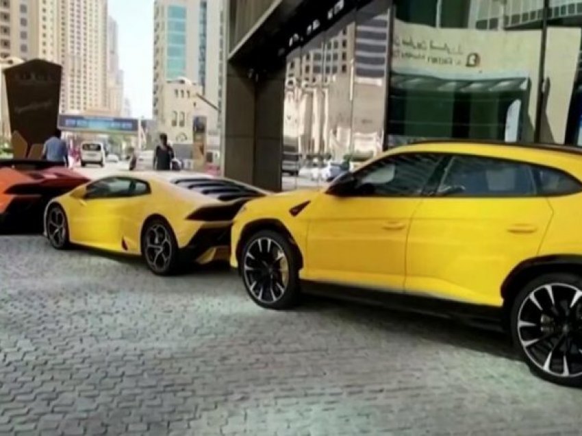 Auto-shkolla në Dubai që u mundëson kandidatëve të mësojnë ngasjen e veturës me Lamborghini dhe Rolls-Royce