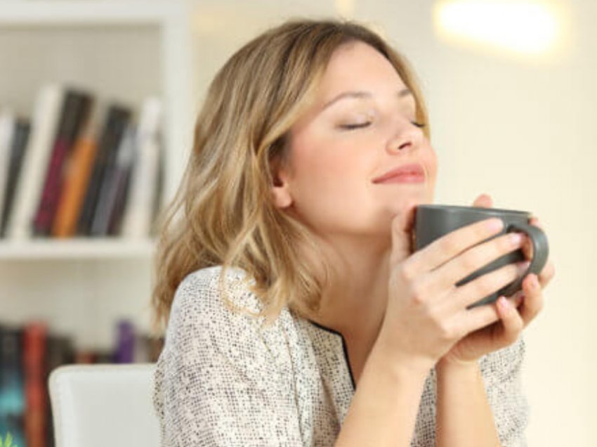Studimi: Njerëzit që pinë 3-5 filxhanë kafe në ditë janë më vigjilentë, dhe kanë një kujtesë më të mirë