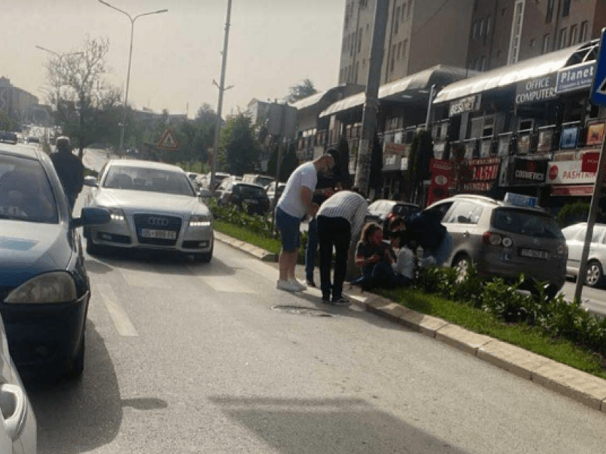 Vetura godet një qytetare në zebra në Prishtinë