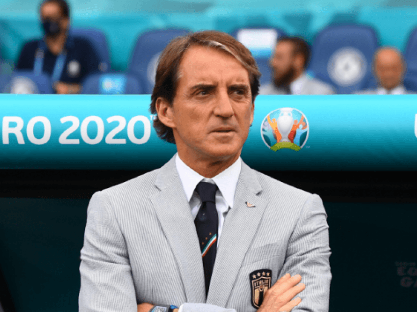 Lojtarët e Italisë marrin shpërblimin nga trajneri