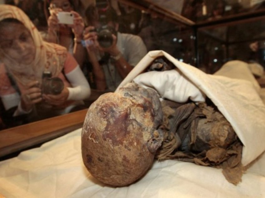 ​Spitali italian përdor CT për zbulimin e sekreteve të mumies egjiptiane