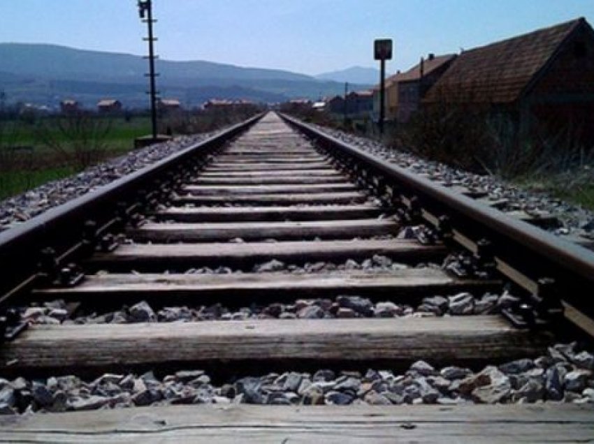 Gjendet mjet shpërthyes pranë hekurudhës në Fushë Kosovë, FSK e KFOR e deminojnë në mënyrë të sigurt
