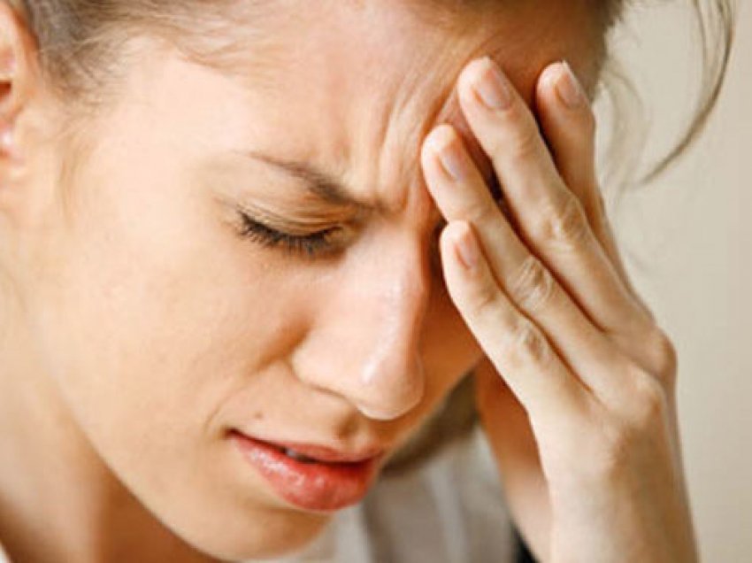 Këto janë katër arsyet pse zgjoheni me dhimbje koke në mëngjes