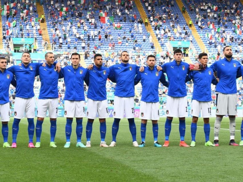 Italia ka vendosur mos gjunjëzohet përpara ndeshjes me Austrinë