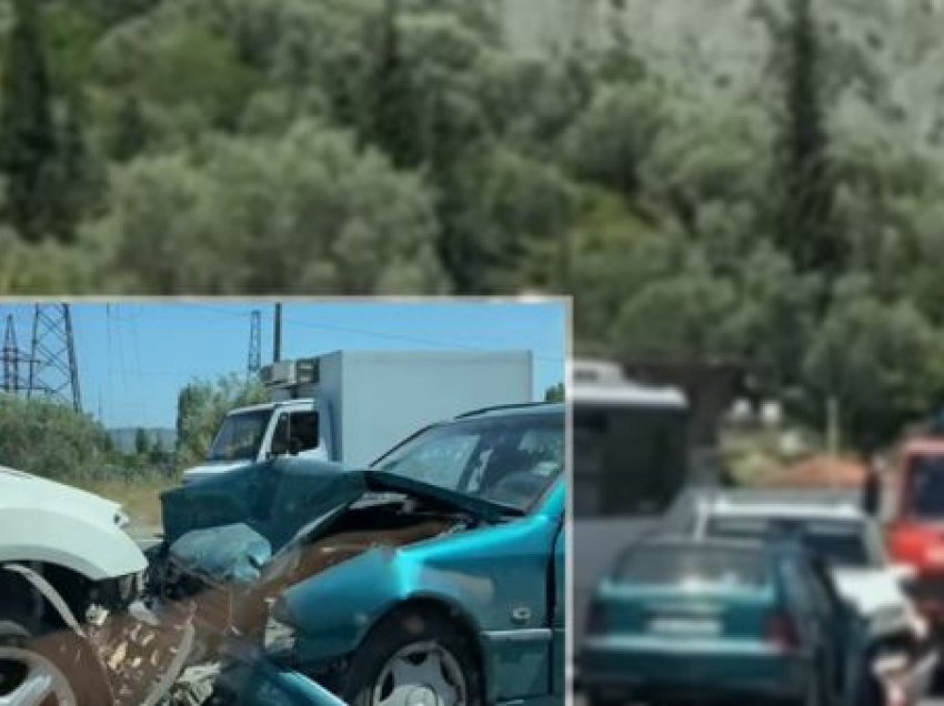 Përplasen dy automjet në aksin Elbasan-Peqin, dy të lënduar