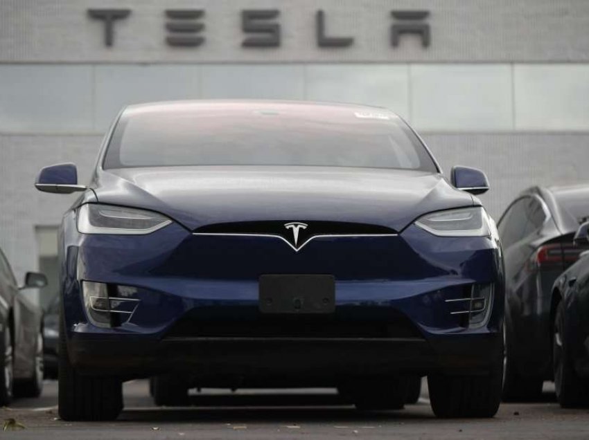 Gjiganti Tesla do të tërheqë mbi 285,000 vetura nga tregu i Kinës