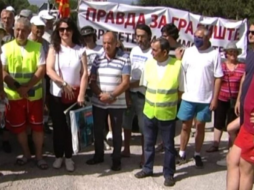 Pronarët protestojnë në Gradishtë: Të na kthehet toka